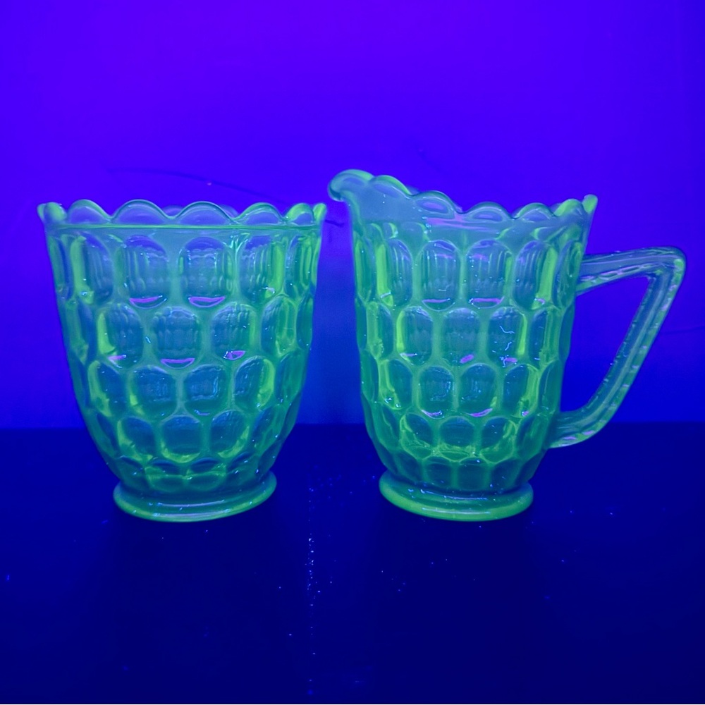 UV Reactive Fenton Green Thumbprint Glass Creamer & Sugar Bowl Set - Picture 3 of 16